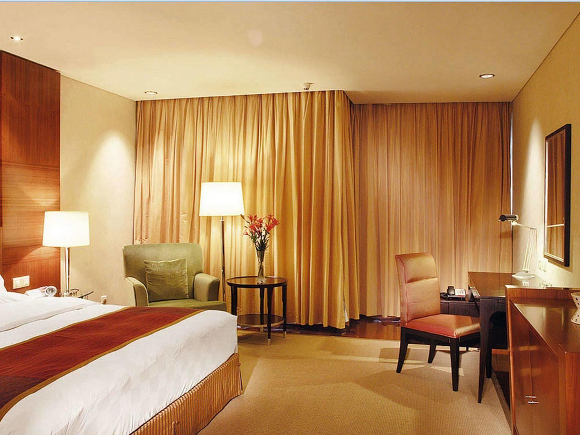 World Trade Hotel Taiyuan Exterior photo